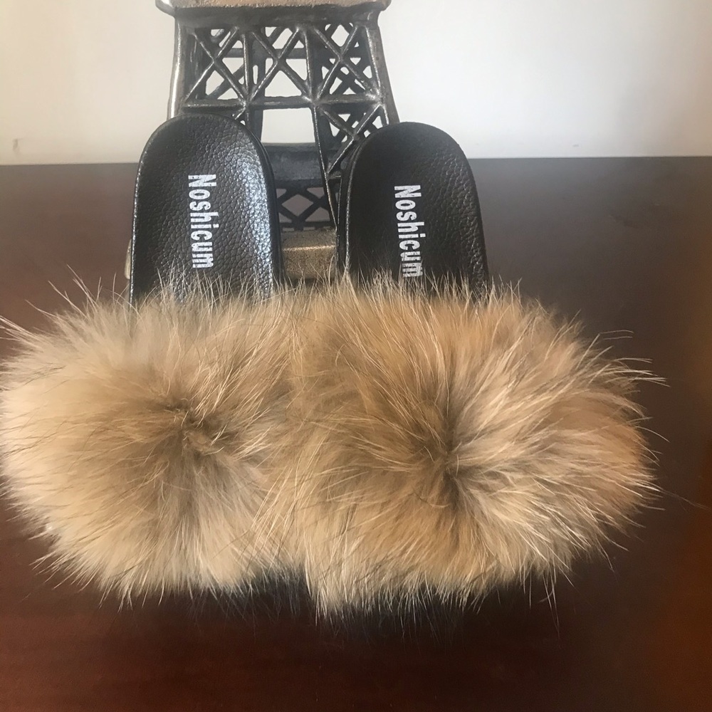 100% Raccoon fur slides - Picture 2 of 3
